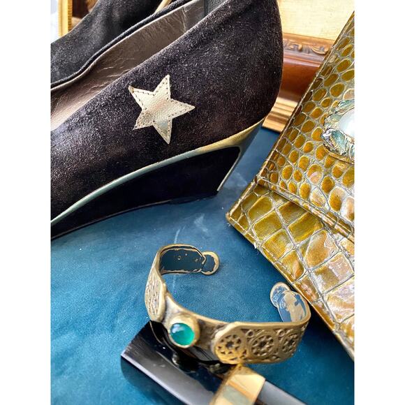 Vintage Suede Wedge Pumps: Black with Gold Stars, Size 8 - Picture 4 of 7